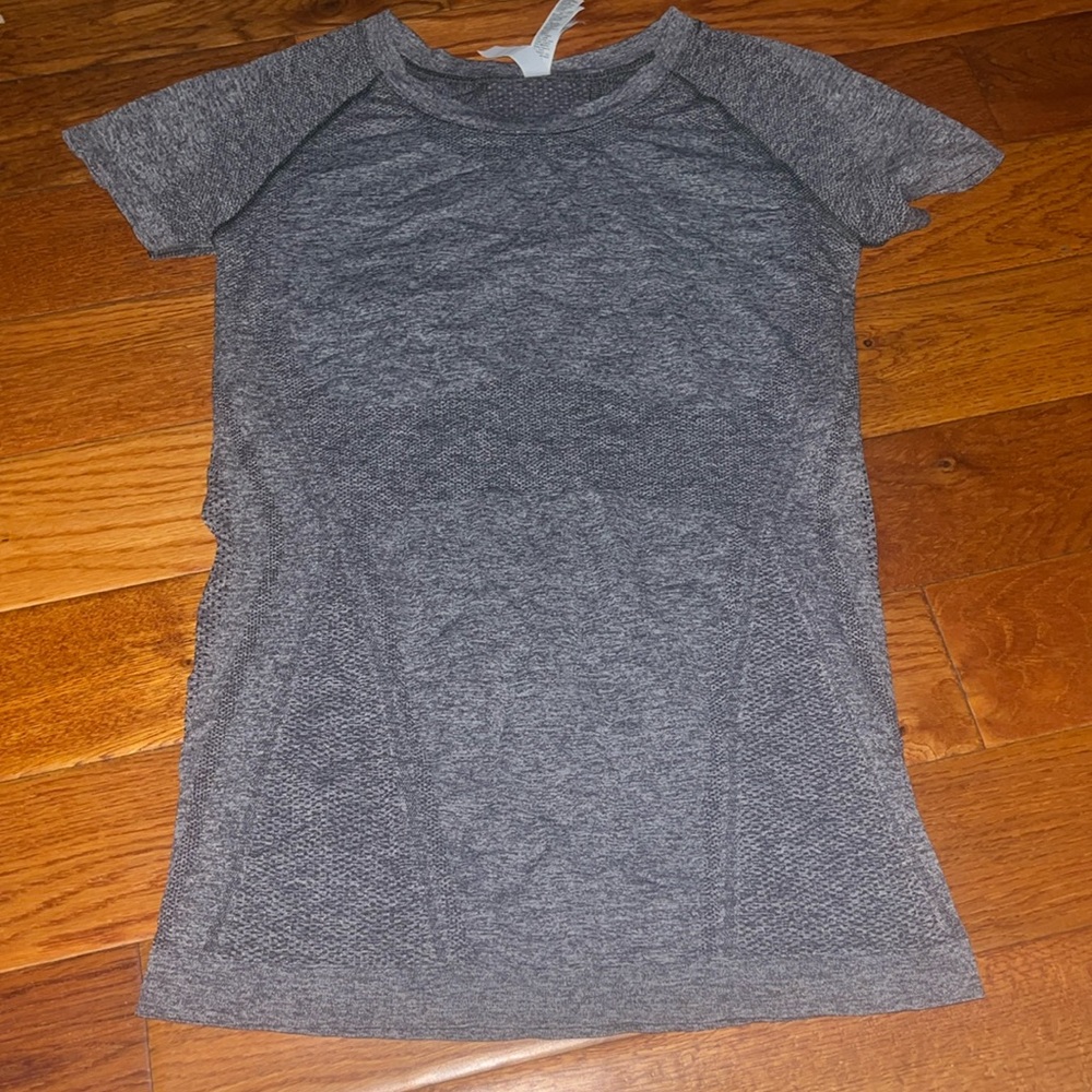 grey athleta shirt